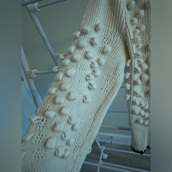 BCBG Maxzariga Fun cozy cropped sweater Cream with black trim - Picture 5 of 13